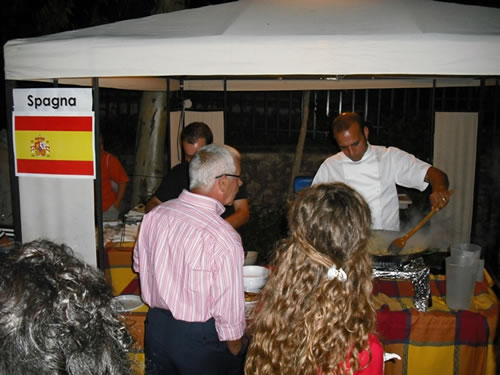 stand-Spagna-festa-dei-popoli-noci