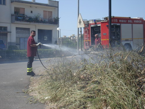 via-mottola-brucia-campo-1