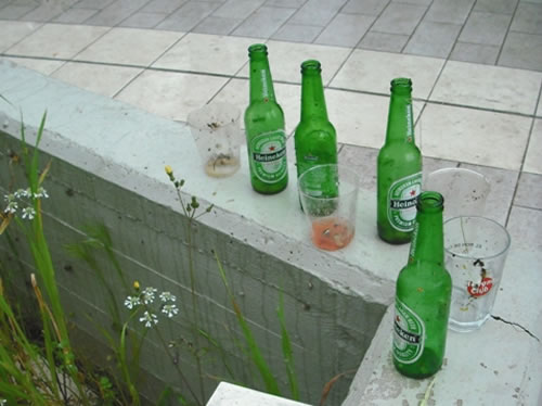 cronaca-bottiglie_e_bicchieri