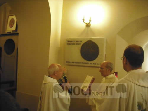 eventi-religiosi-scialpi-dona-crocifisso_3