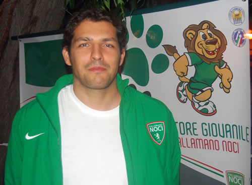 pallamano-capitano-Pulito-e-mascotte