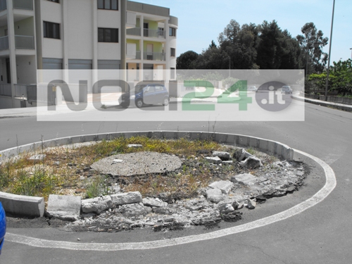 05-26-rotatoria_via_B._Croce