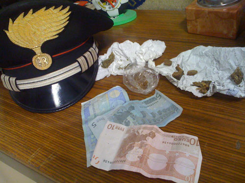 08-05-La-droga-sequestrata-a-Castellana