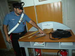 10-05-oggetti-sequestrati-a
