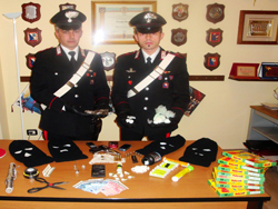 11-04-materiale_sequestrato_a_gioia