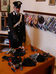 12-03-materiale-sequestrato-gioia