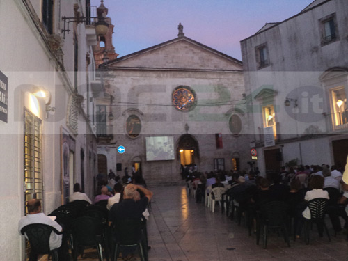 09-12-maxi_schermo_presbiteriato_cassone