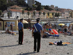 08-05-carabinieri-in-spiaggia