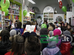 02-16Alunniinlibreria
