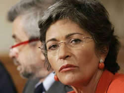 02-09-anna-finocchiaro