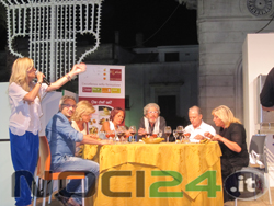 08-12-tavolo-giuria