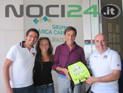 08-10-consegna-defibrillatore