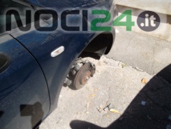 09-12-auto-senza.ruote-1