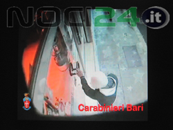 02-21-rapina-farmacia-bari
