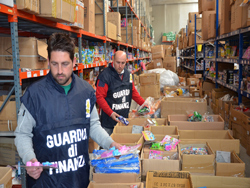 03-15-prodotti-contraffatti-gdf