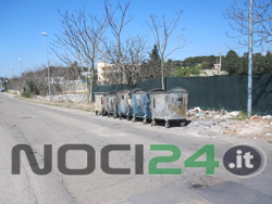 03-29-cassonetti-via-putignano