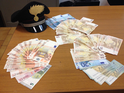 06-28-soldi-rapina-banca