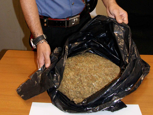 10-15-marijuana-stazione-bari