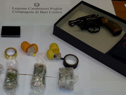 11-18-revolver-droga