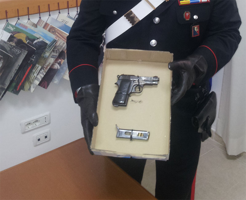 12 14 Pistola rapinatore