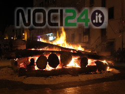 12 13falò