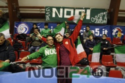 02-02-Lippolis-con-tifosi-Noci MG 0653