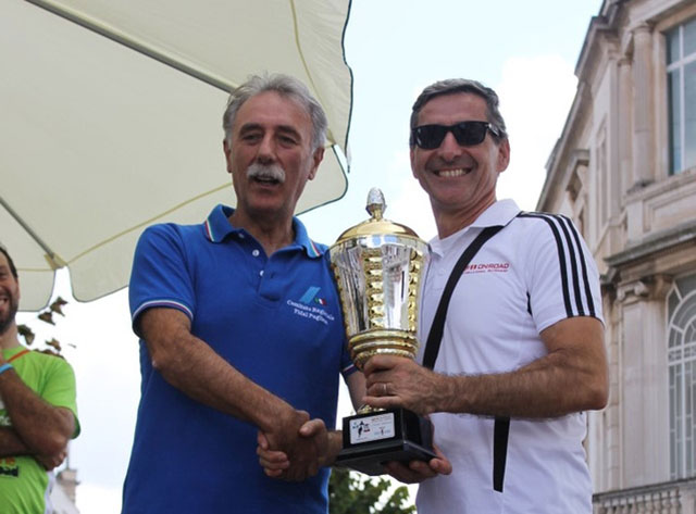 09-10-Il-Presidente-Bianco-premiato-a-Putignano