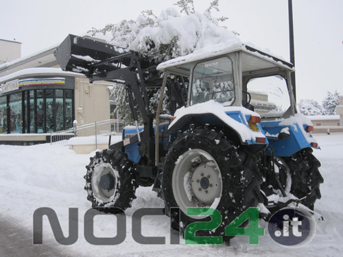 01 02 trattore neve