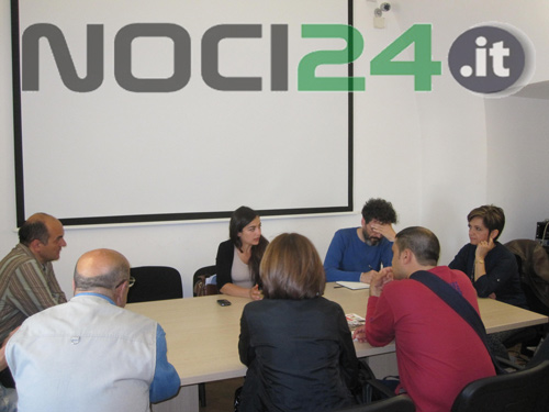 http://www.noci24.it/images/stories/2014/07-ambiente/06-07-tavolo-cittadino-differenziata.jpg