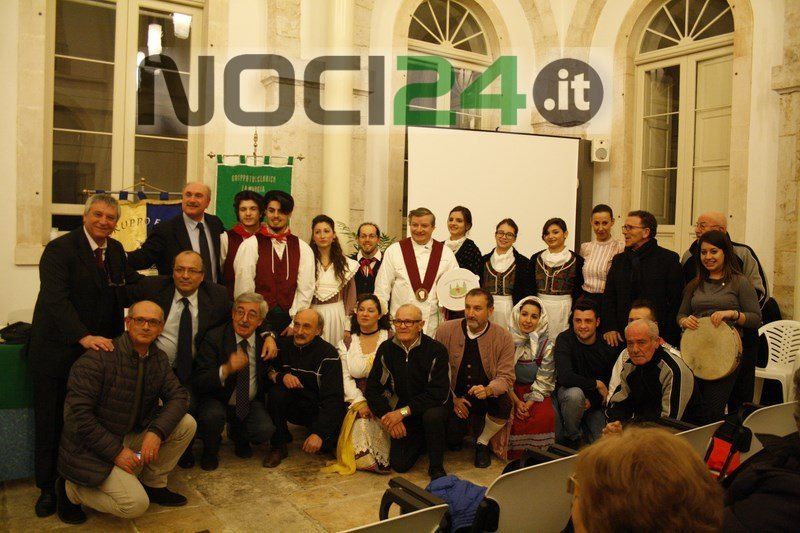 02 15gruppofolklamurgia