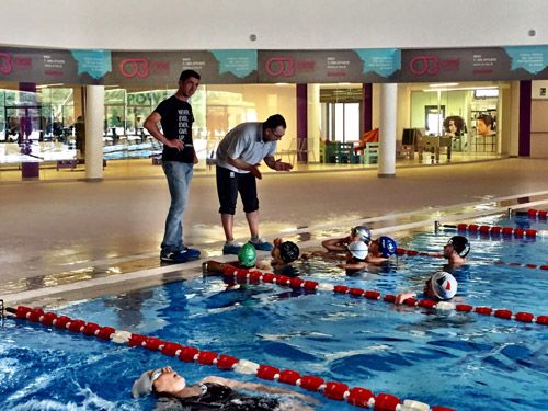 11 26 ragazzi piscina otre