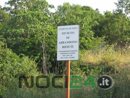 06 11 cartello divieto rifiuti
