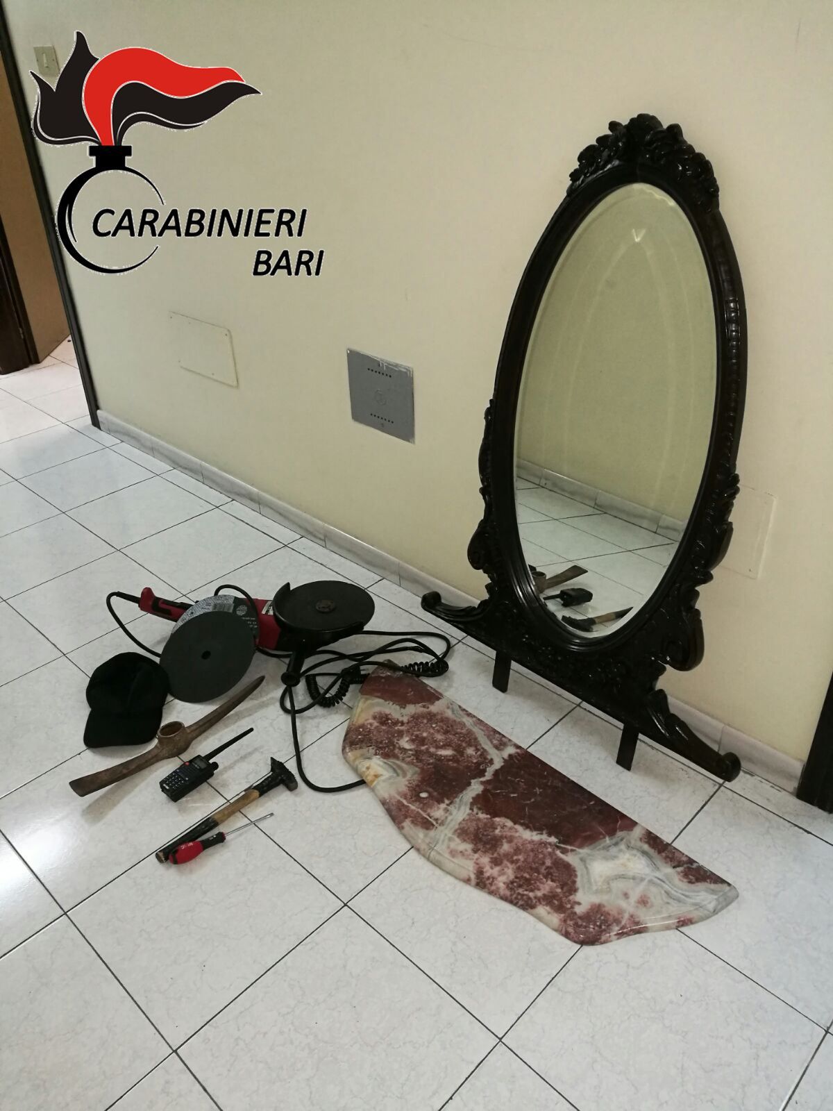 11 07furtonoci