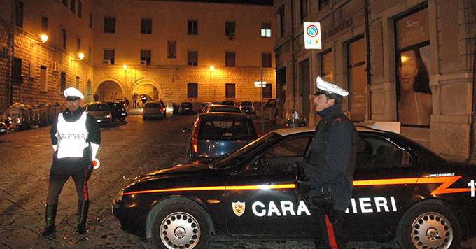 02 03 carabinieri notte Bari vecchia