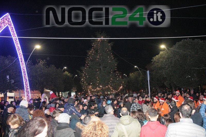 12 06accensioneilluminarie