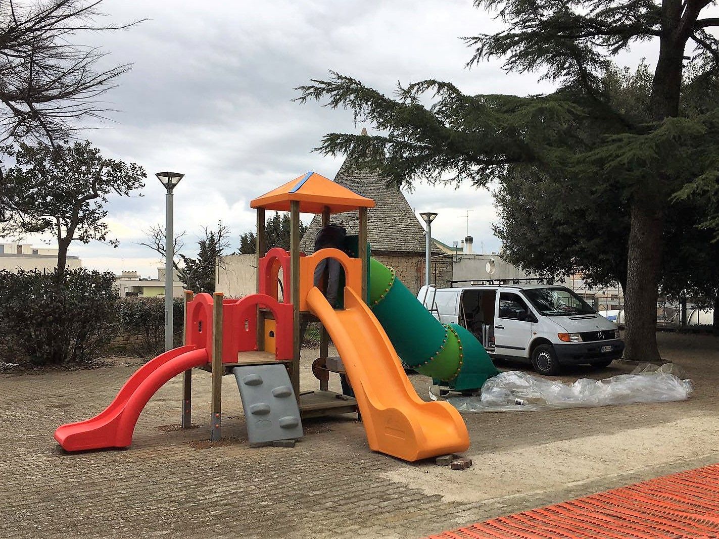 03 02 nuove giostrine villa