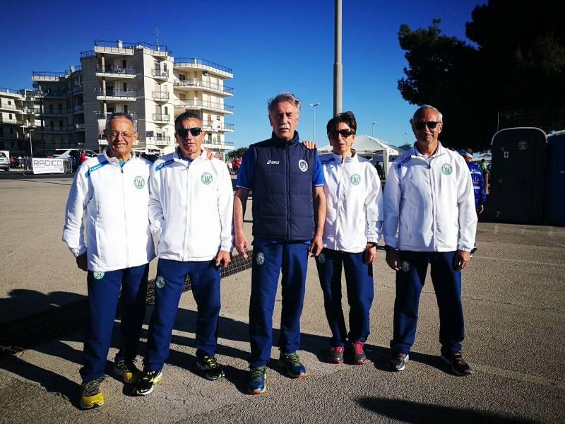 05 12Il Presidente Bianco con gli atleti Avis Montedoro in gara a Gioia del Colle