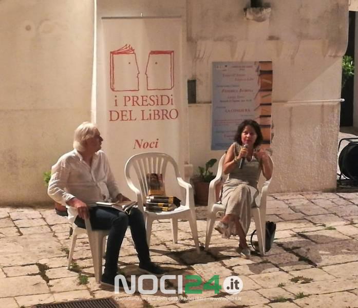 08 22 Federica Introna presenta la Congiura presidi del libro 01