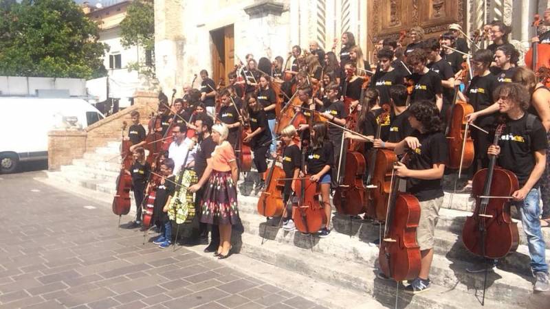 09 05100cellosaquila