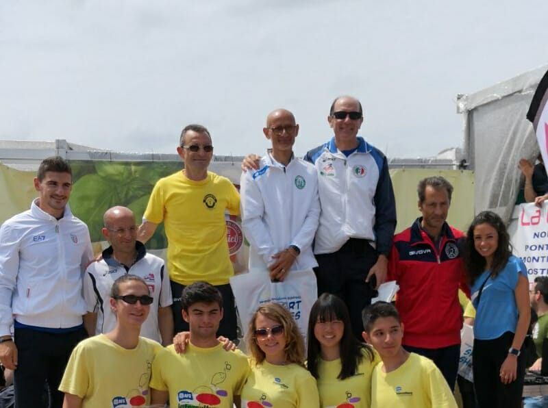 05 11Enzo Romano premiato a Barletta