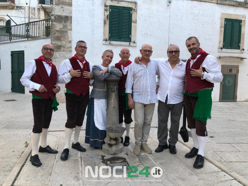 06 24 Gruppo Folk direttivo
