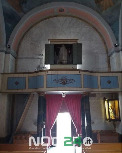 10 12 Chiesa Carmine vandali