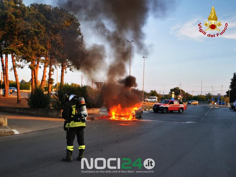 08 14 auto fiamme
