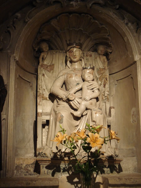Madonna_con_bambino_noci